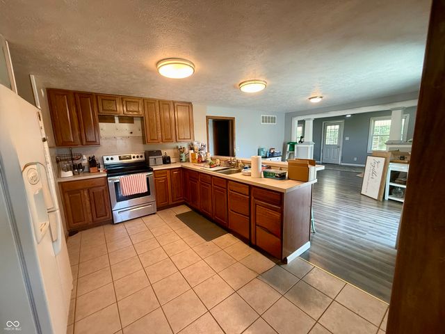 6913 E County Road 200 N, Coatesville, IN 46121