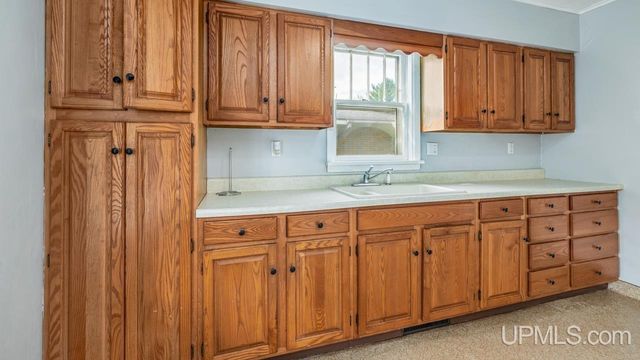 621 E Grand Boulevard, Iron Mountain, MI 49801