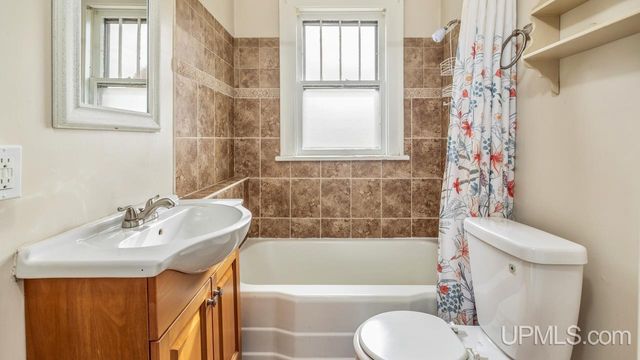 621 E Grand Boulevard, Iron Mountain, MI 49801