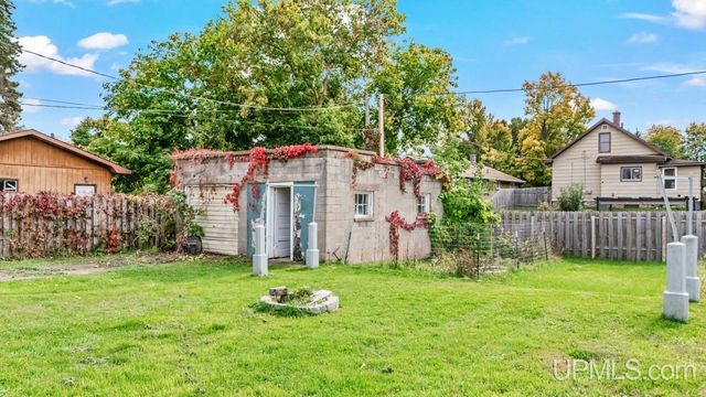 621 E Grand Boulevard, Iron Mountain, MI 49801