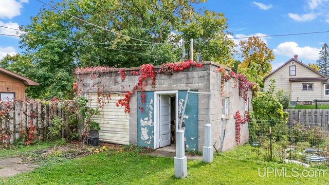 621 E Grand Boulevard, Iron Mountain, MI 49801