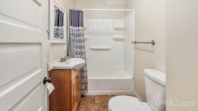 621 E Grand Boulevard, Iron Mountain, MI 49801