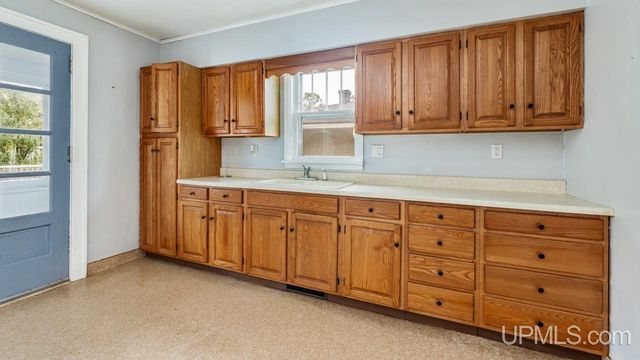 621 E Grand Boulevard, Iron Mountain, MI 49801