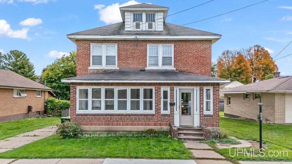 621 E Grand Boulevard, Iron Mountain, MI 49801