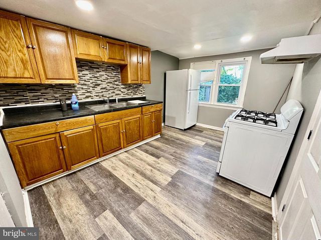 405 LAWRENCE ST, Burlington, NJ 08016
