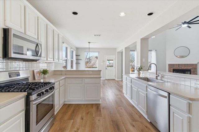 2002 Forest Hill CV, Round Rock, TX 78665