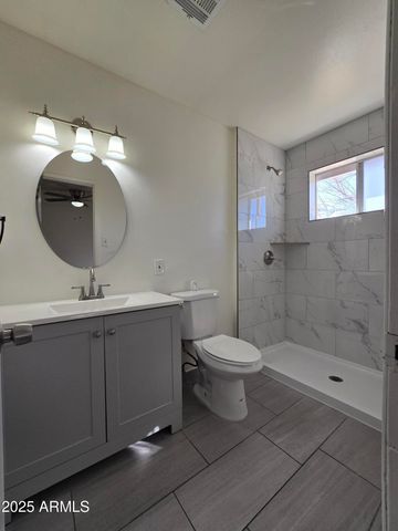 2211 W PECAN Road, Phoenix, AZ 85041
