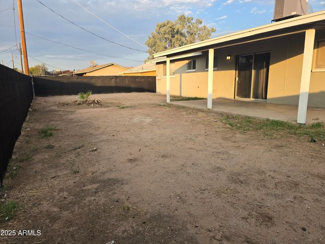 2211 W PECAN Road, Phoenix, AZ 85041
