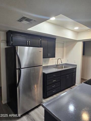 2211 W PECAN Road, Phoenix, AZ 85041