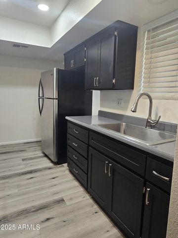 2211 W PECAN Road, Phoenix, AZ 85041