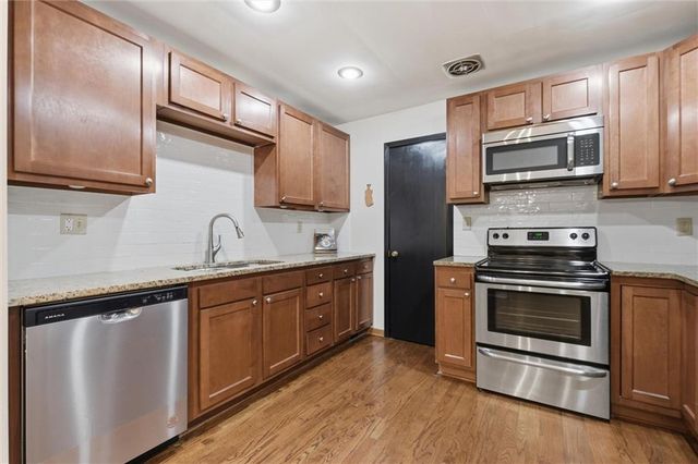 927 W 78th Street, Kansas City, MO 64114