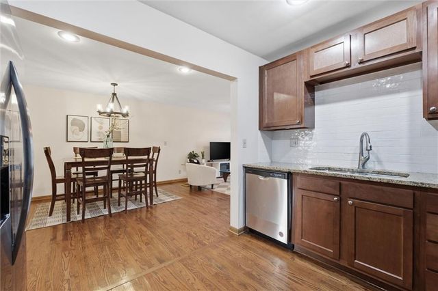 927 W 78th Street, Kansas City, MO 64114