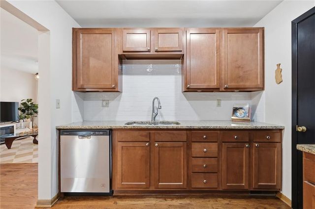 927 W 78th Street, Kansas City, MO 64114