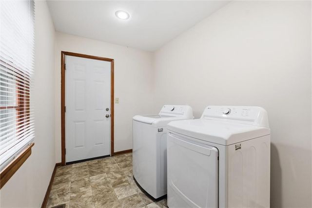 927 W 78th Street, Kansas City, MO 64114