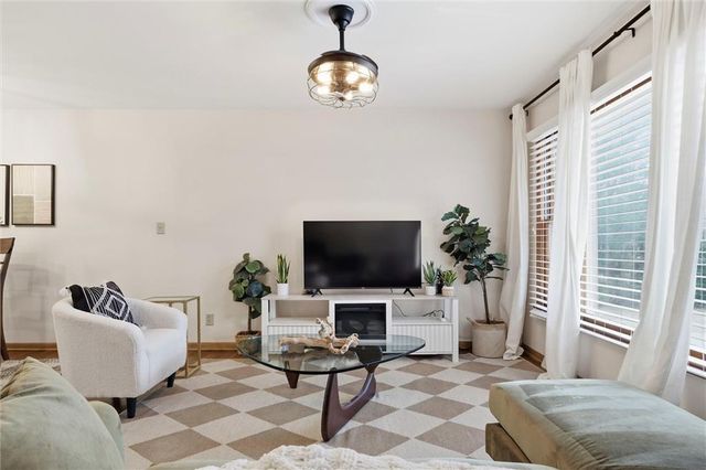 927 W 78th Street, Kansas City, MO 64114