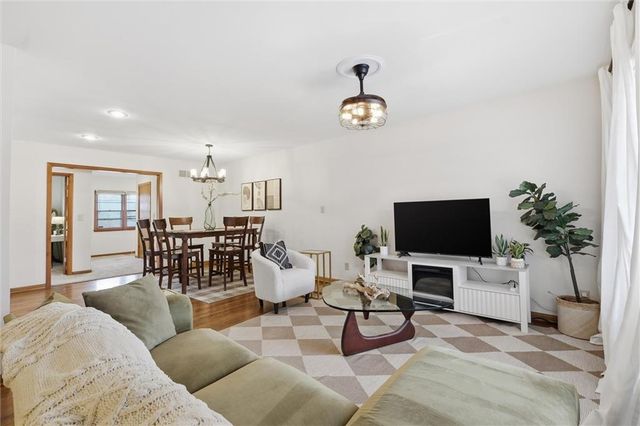 927 W 78th Street, Kansas City, MO 64114