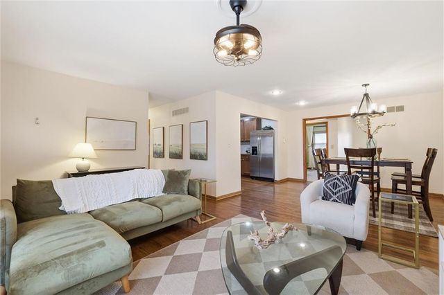 927 W 78th Street, Kansas City, MO 64114