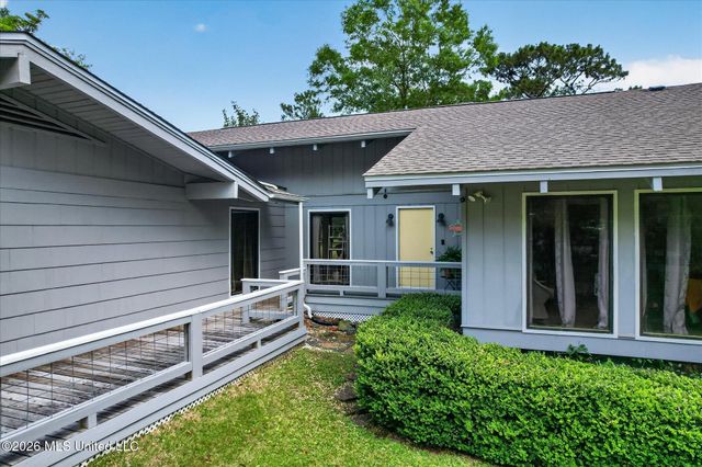 5516 Alakoko Drive, Diamondhead, MS 39525