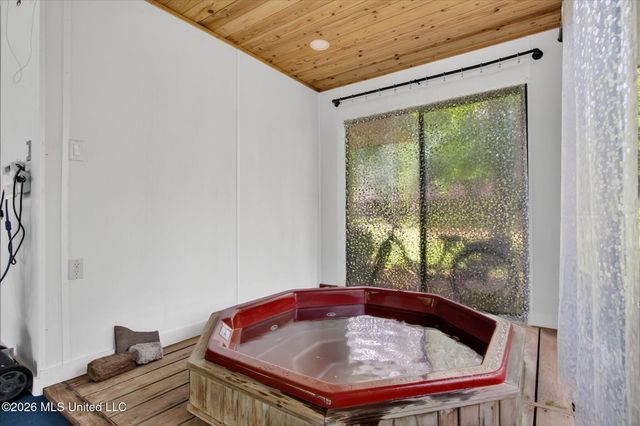 5516 Alakoko Drive, Diamondhead, MS 39525