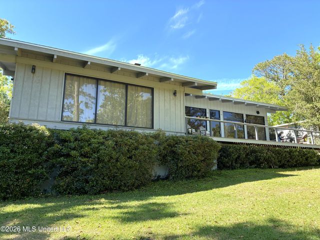 5516 Alakoko Drive, Diamondhead, MS 39525