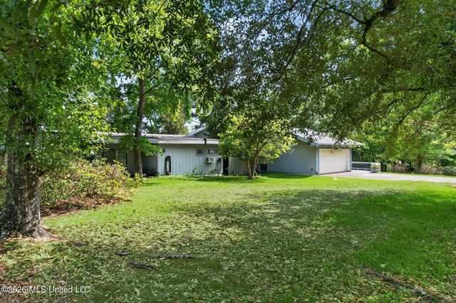 5516 Alakoko Drive, Diamondhead, MS 39525