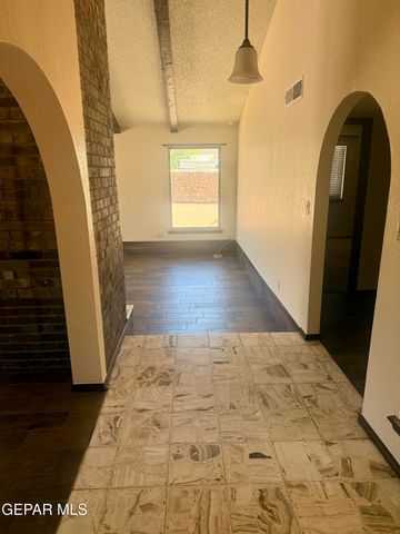 7121 GRAN VIDA Drive, El Paso, TX 79912