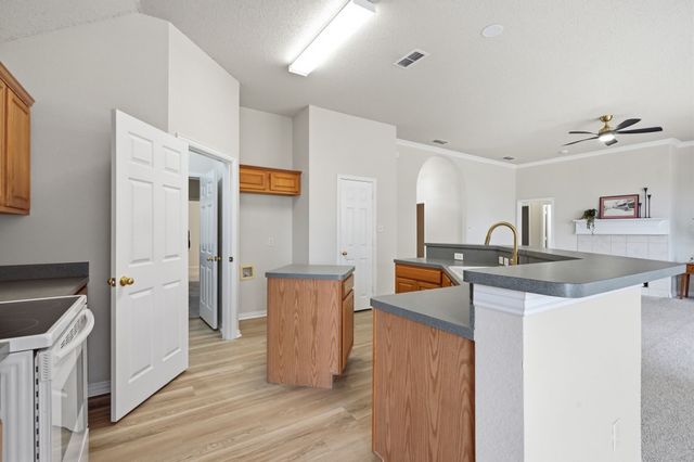 1121 SW Hillside Drive, Burleson, TX 76028