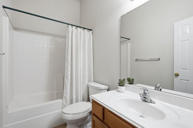 1121 SW Hillside Drive, Burleson, TX 76028