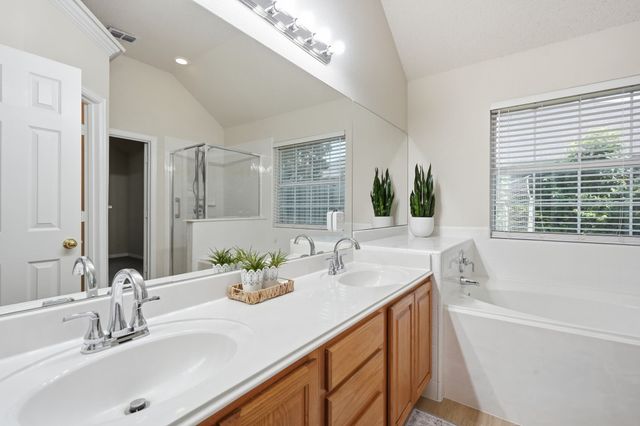 1121 SW Hillside Drive, Burleson, TX 76028