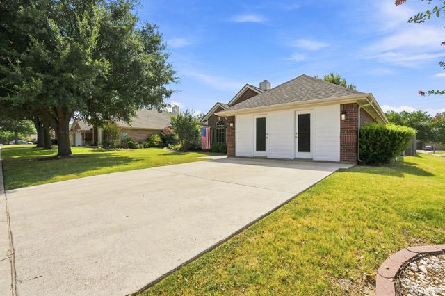 1121 SW Hillside Drive, Burleson, TX 76028