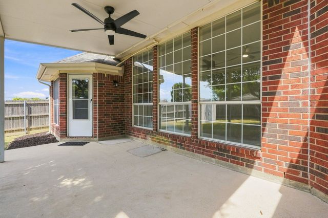 1121 SW Hillside Drive, Burleson, TX 76028