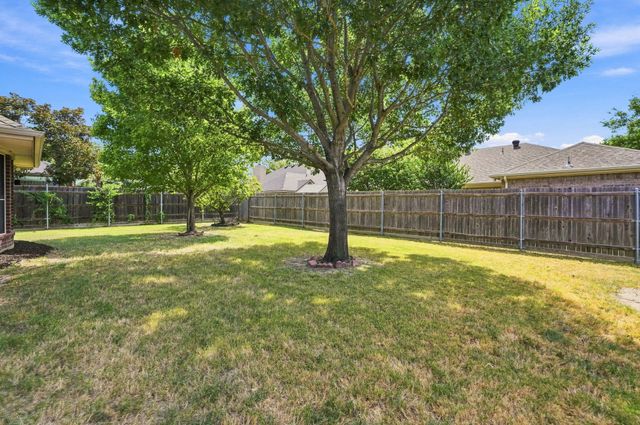 1121 SW Hillside Drive, Burleson, TX 76028