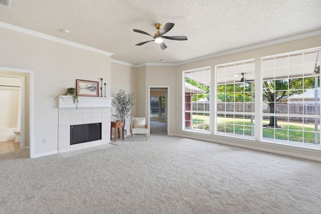 1121 SW Hillside Drive, Burleson, TX 76028