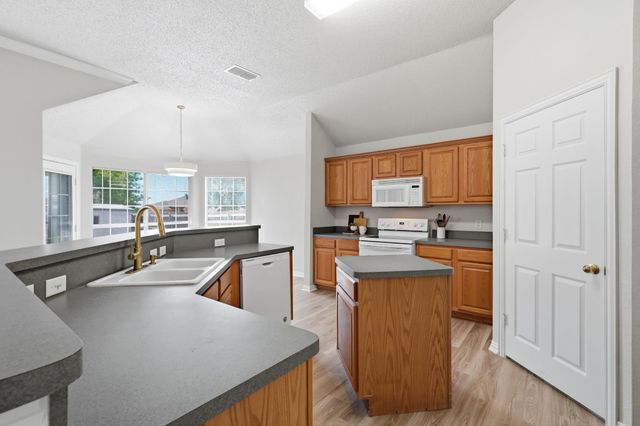 1121 SW Hillside Drive, Burleson, TX 76028