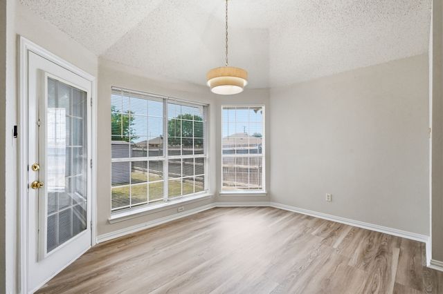 1121 SW Hillside Drive, Burleson, TX 76028