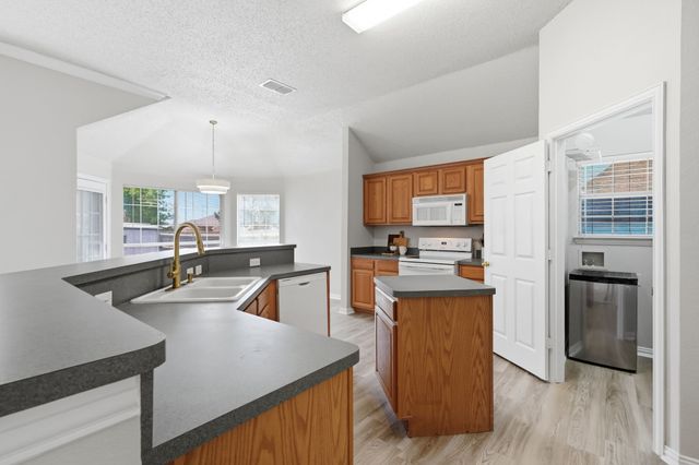 1121 SW Hillside Drive, Burleson, TX 76028