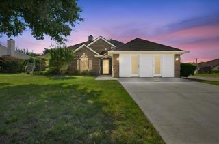 1121 SW Hillside Drive, Burleson, TX 76028
