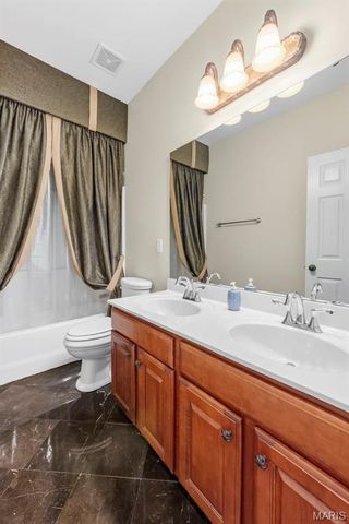 1817 Majestic Oaks Drive, Wentzville, MO 63385