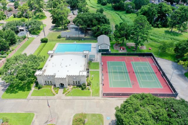 8510 Nashwood Court, Houston, TX 77040