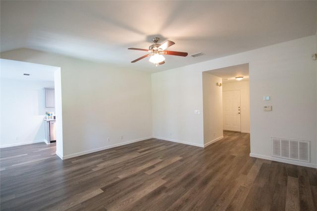 200 QUAIL CIR, Hutto, TX 78634
