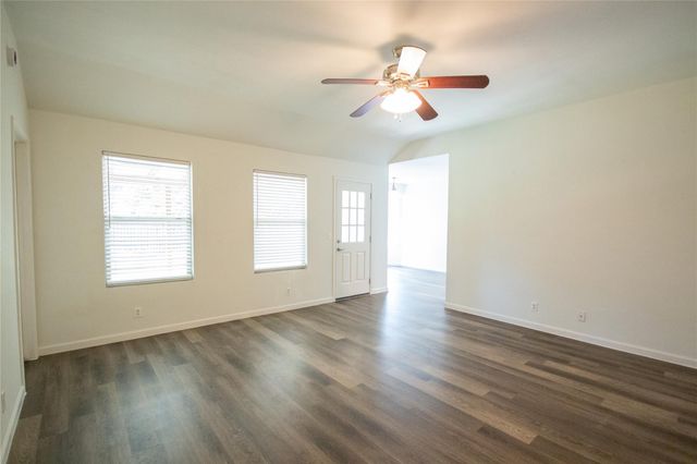 200 QUAIL CIR, Hutto, TX 78634