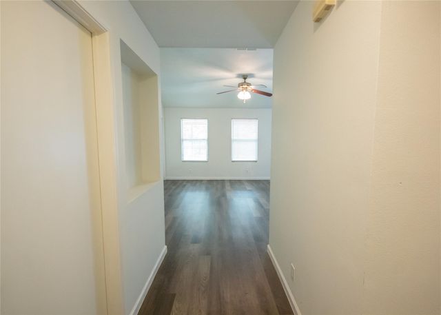 200 QUAIL CIR, Hutto, TX 78634