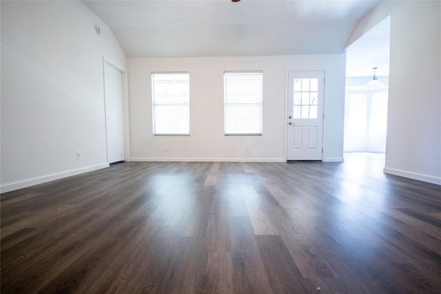 200 QUAIL CIR, Hutto, TX 78634