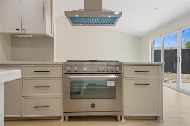 3786 Crown Shore Drive, Dallas, TX 75244