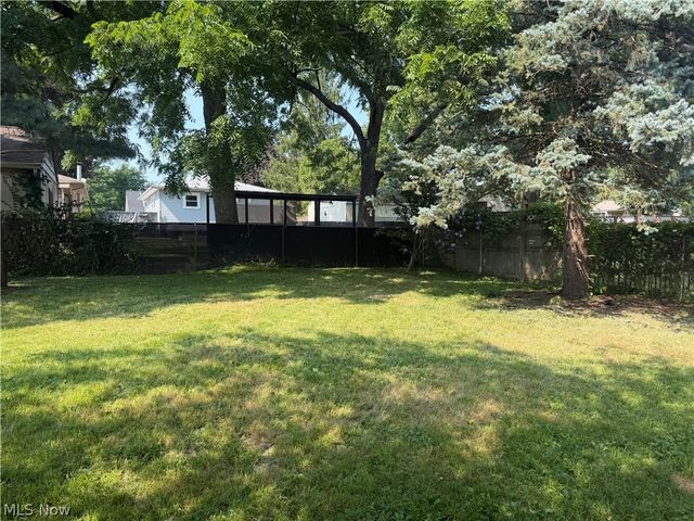 935 Carnegie Avenue, Akron, OH 44314