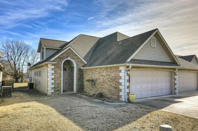 2206 Benjamin Drive, Carthage, MO 64836