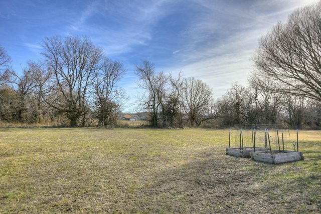 2206 Benjamin Drive, Carthage, MO 64836