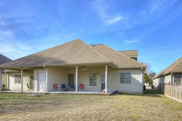 2206 Benjamin Drive, Carthage, MO 64836