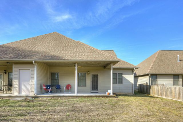 2206 Benjamin Drive, Carthage, MO 64836