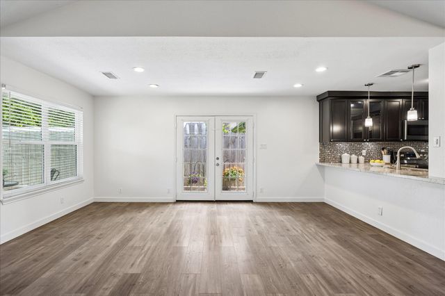 1323 Ashwood Drive, Sugar Land, TX 77498